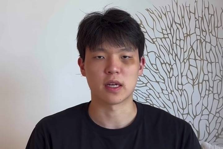 杨瀚森被打成熊猫眼?翻译:对抗小磕小碰无大碍